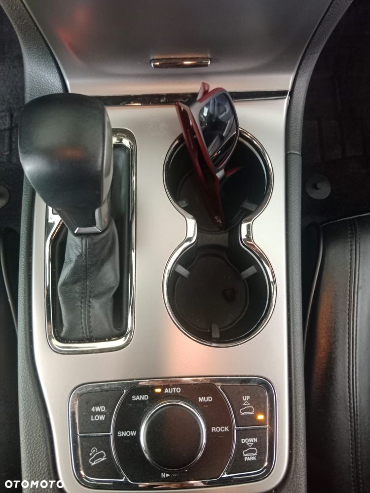 Jeep Grand Cherokee - 24