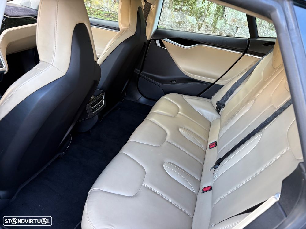 Tesla Model S - 5