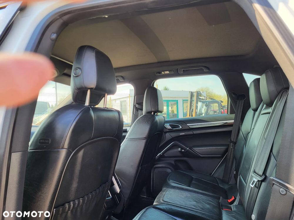 Porsche Cayenne Platinum Edition - 36