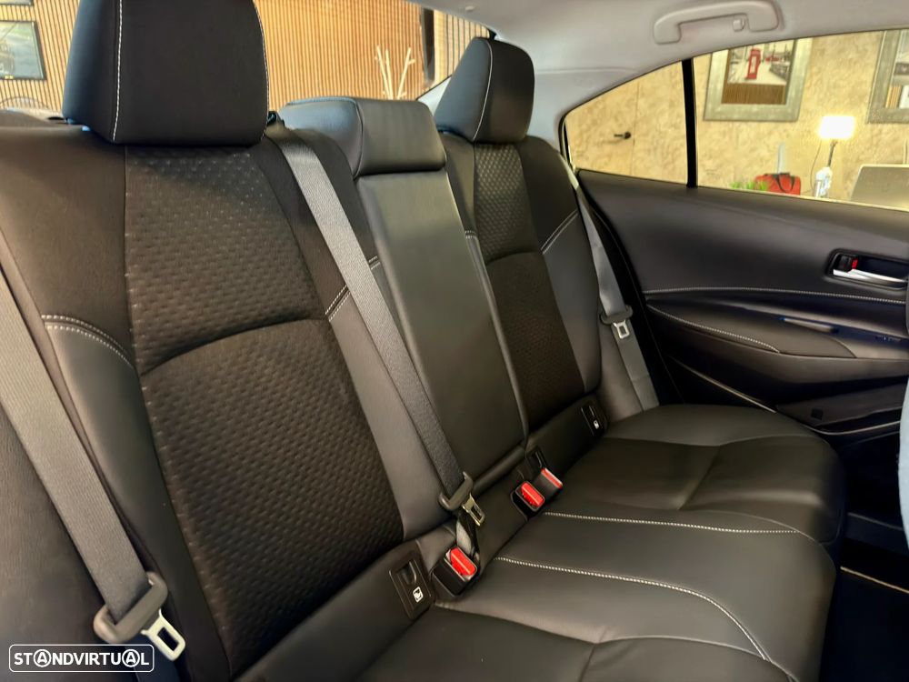 Toyota Corolla SD 1.8 Hybrid Luxury - 23