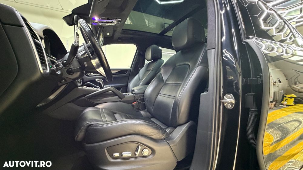 Porsche Cayenne Tiptronic S Platinum Edition - 10