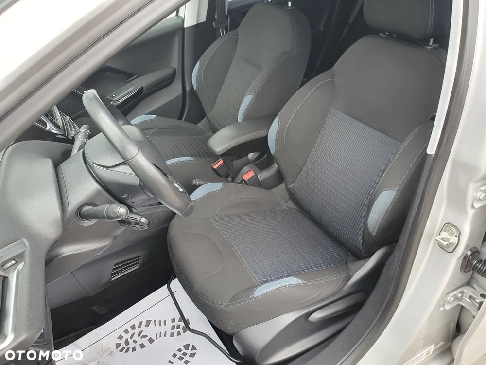 Peugeot 208 - 27