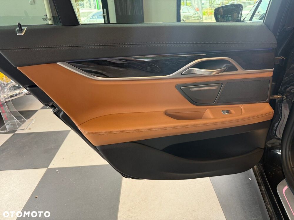 BMW Seria 7 - 11