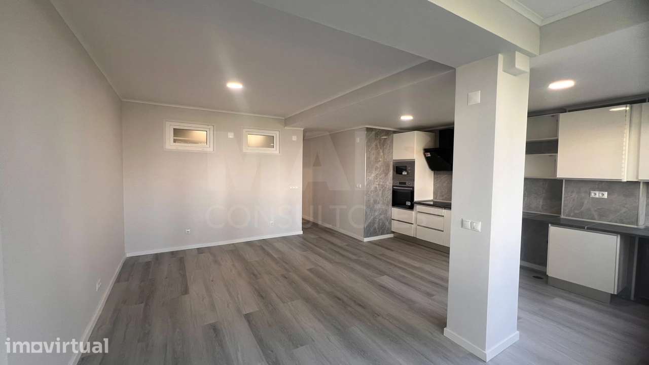 T2 Remodelado com Varanda em Oeiras - Grande imagem: 5/17