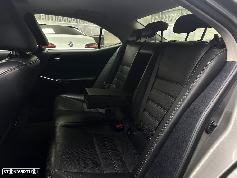 Lexus IS 300H Sport Edition - 28