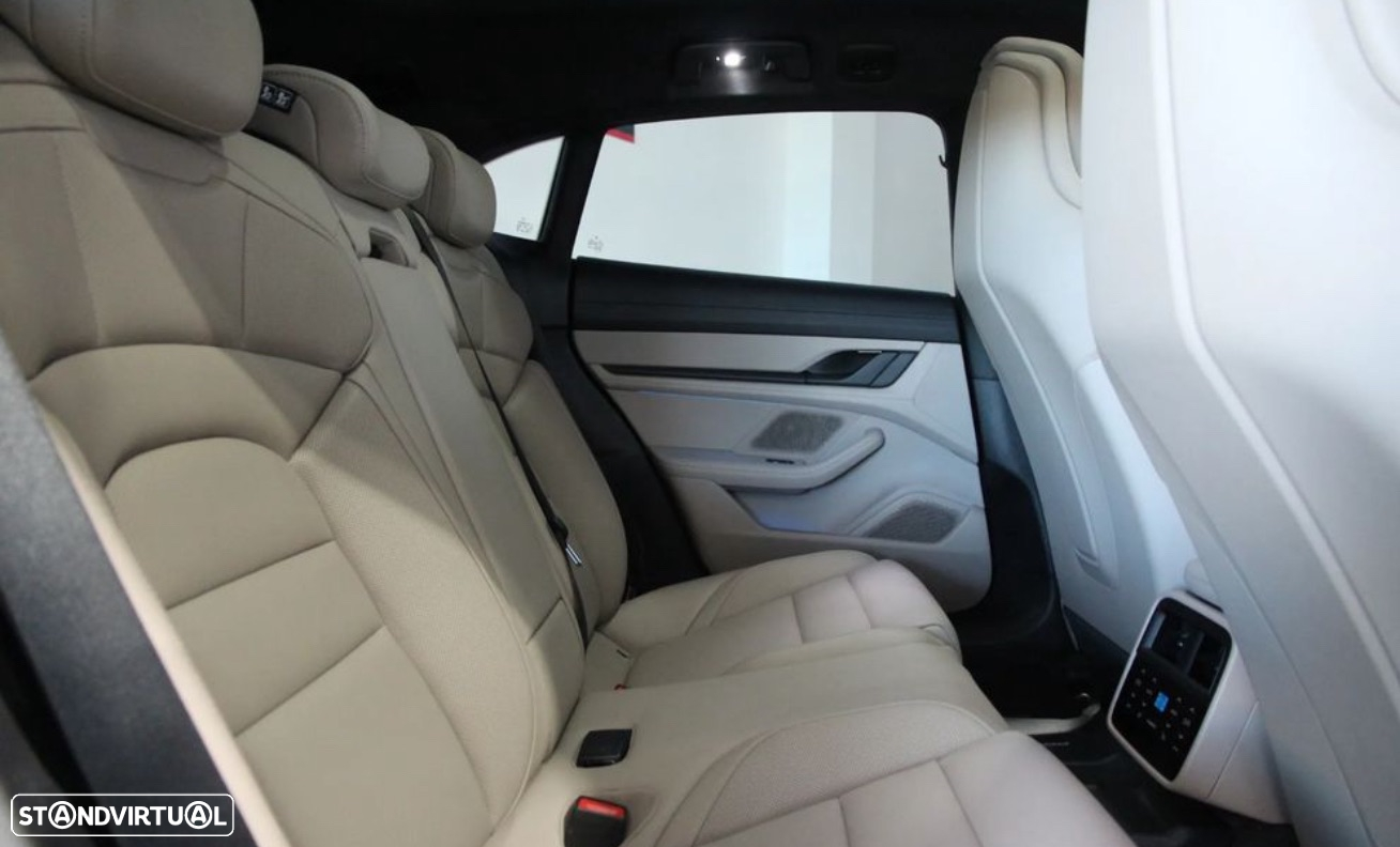 Porsche Taycan Cross Turismo 4S - 34