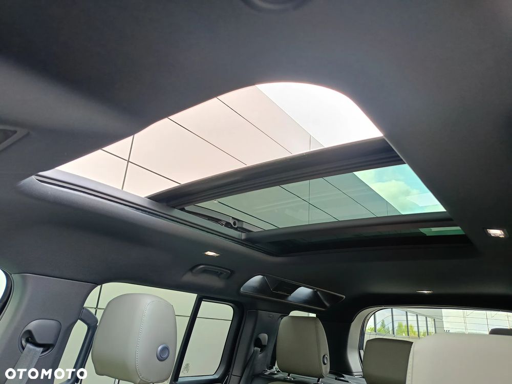 Land Rover Defender - 24