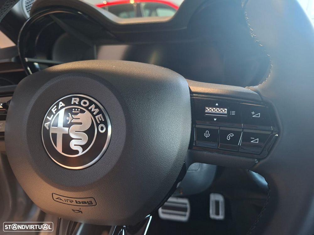 Alfa Romeo Junior Elletrica 50 kWh Veloce - 8