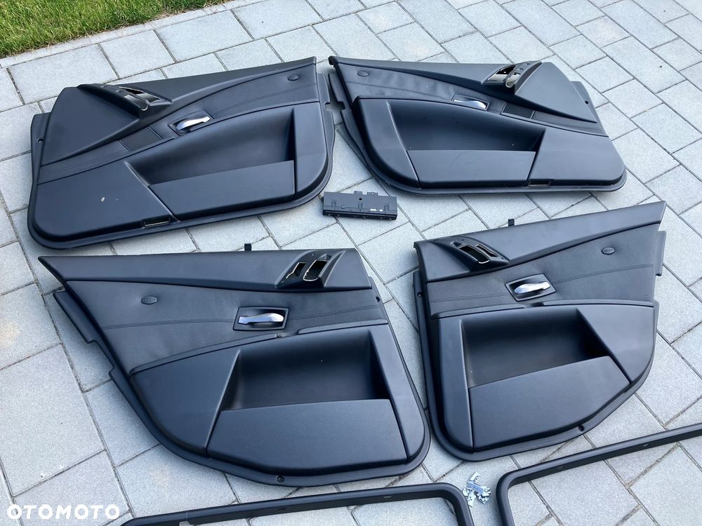 FOTELE KANAPA BOCZKI BMW E60 E61 TOURING KOMBI CZARNA SKÓRA WENTYLOWANA KOMFORT WENTYLE WENTYLOWANE KOMFORTY PRZED LIFT RARYTAS STAN PERFEKCYJNY!!! CZARNE ELEKTRYCZNE ROLETKI PRZECIWSŁONECZNE ROLETY DRZWI - 14