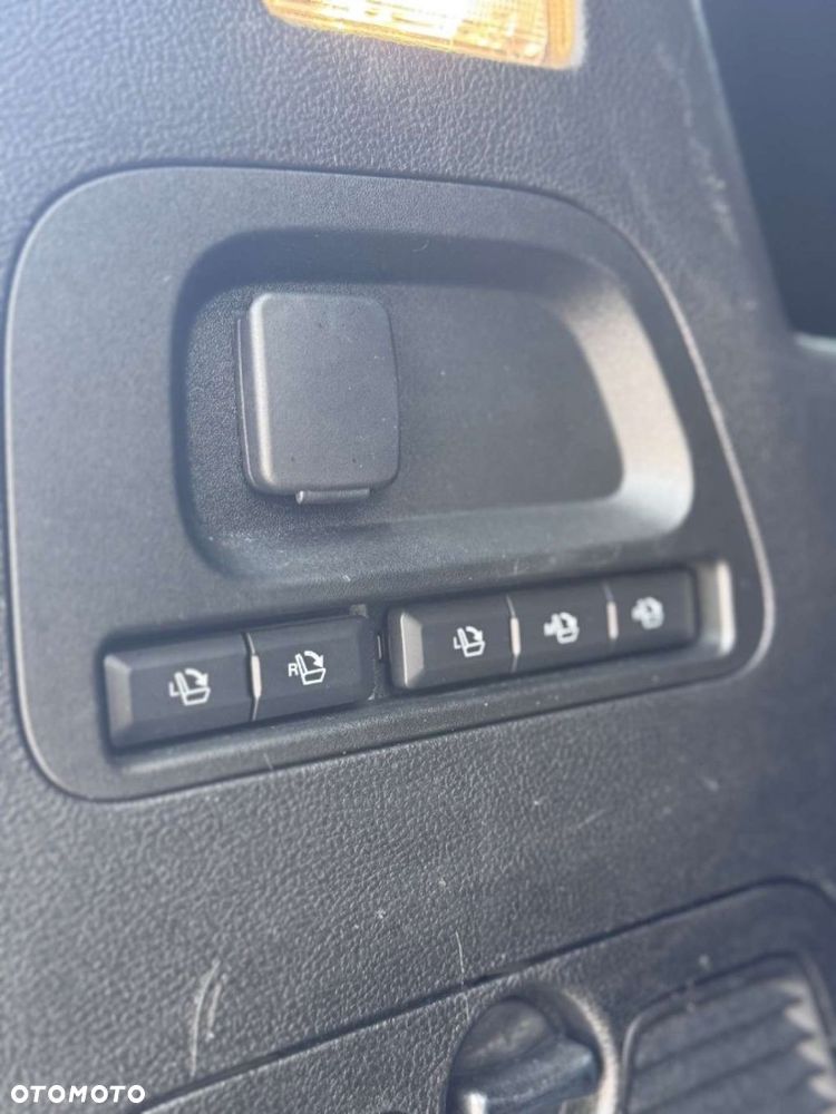 Ford S-Max - 12