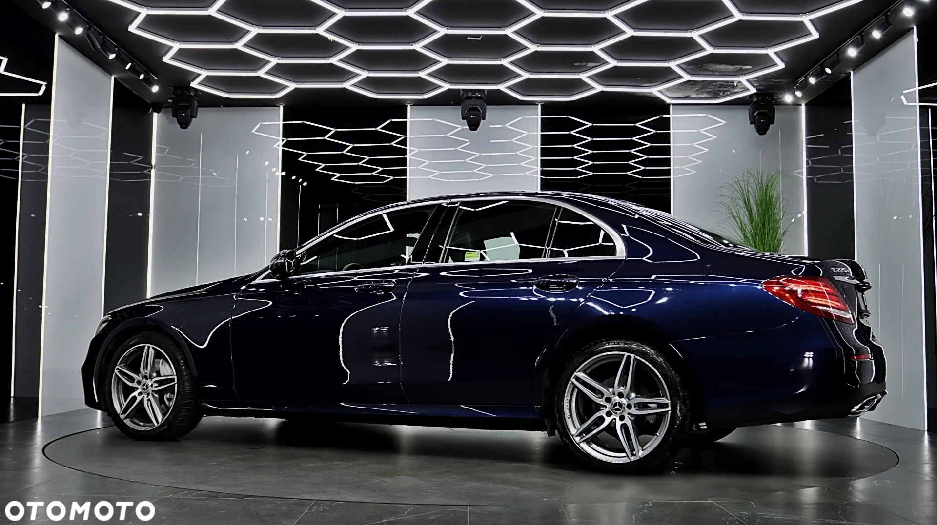 Mercedes-Benz Klasa E 220 d 4-Matic 9G-TRONIC - 4