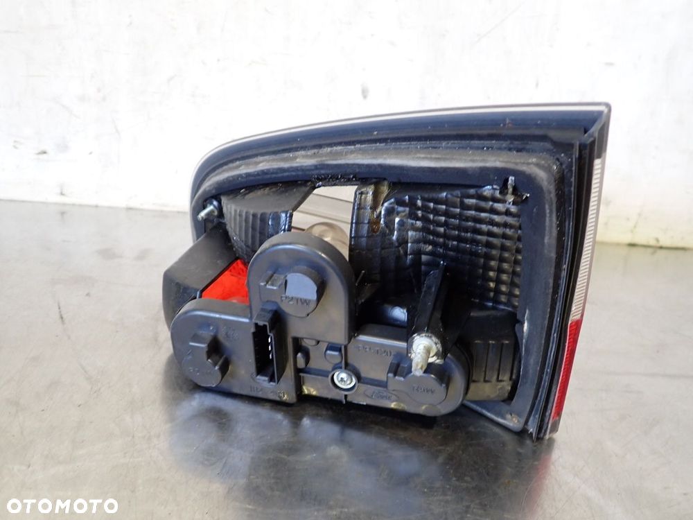 LAMPA LEWA TYLNA W KLAPIE FORD S-MAX - 4