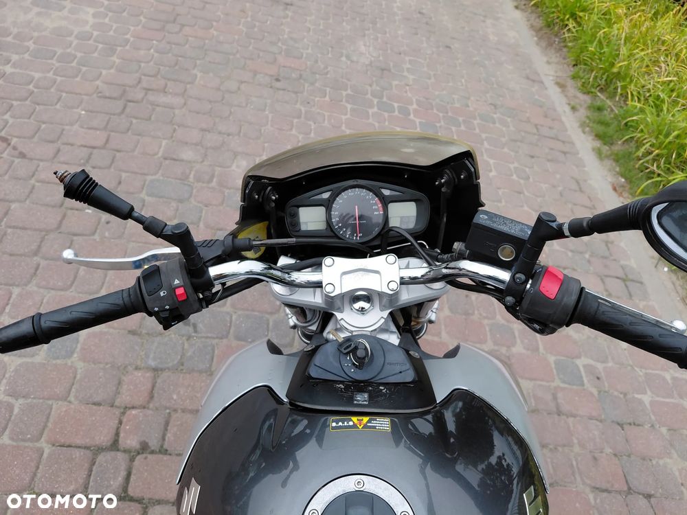Suzuki GSR - 17