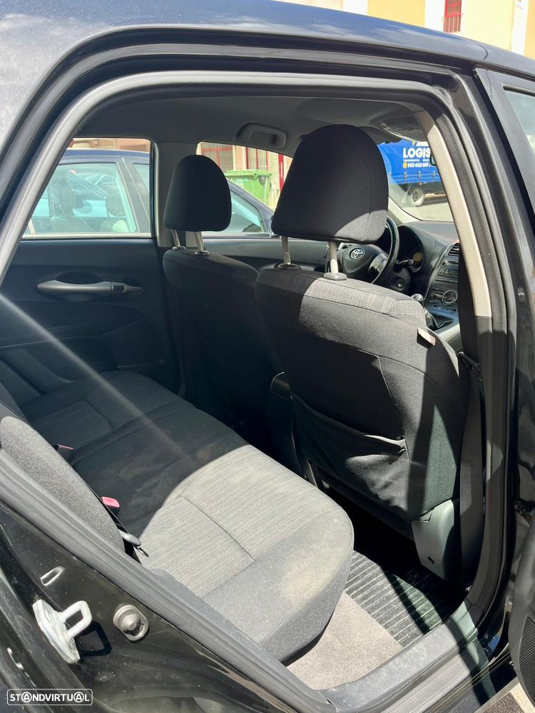 Toyota Auris 1.4 D-4D - 14