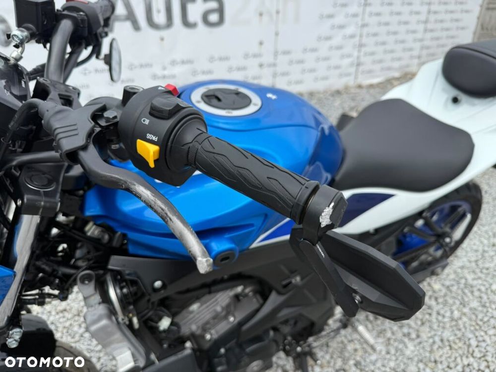 Suzuki GSX - 11