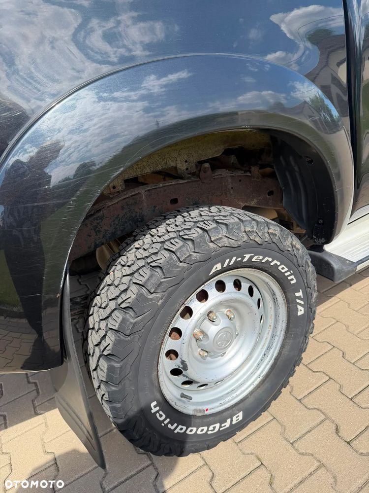 Toyota Hilux - 22