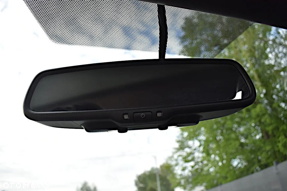 Chrysler 200 - 32