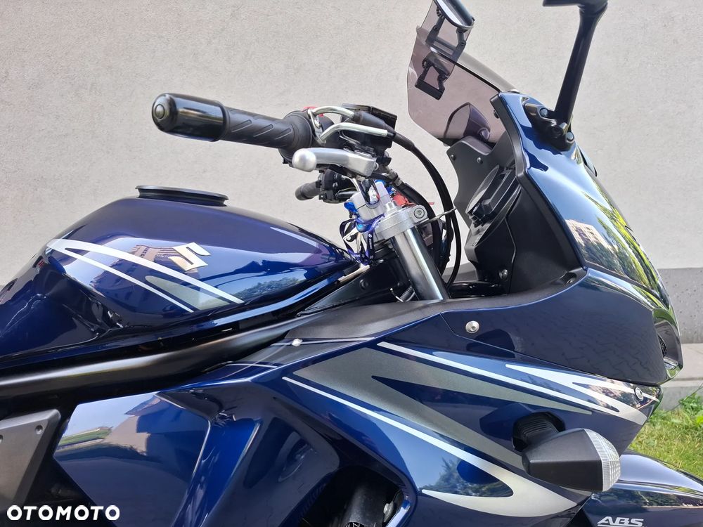 Suzuki GSX - 28
