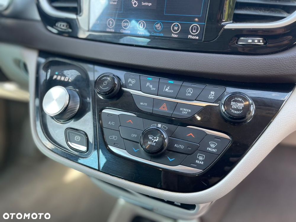 Chrysler Pacifica - 11