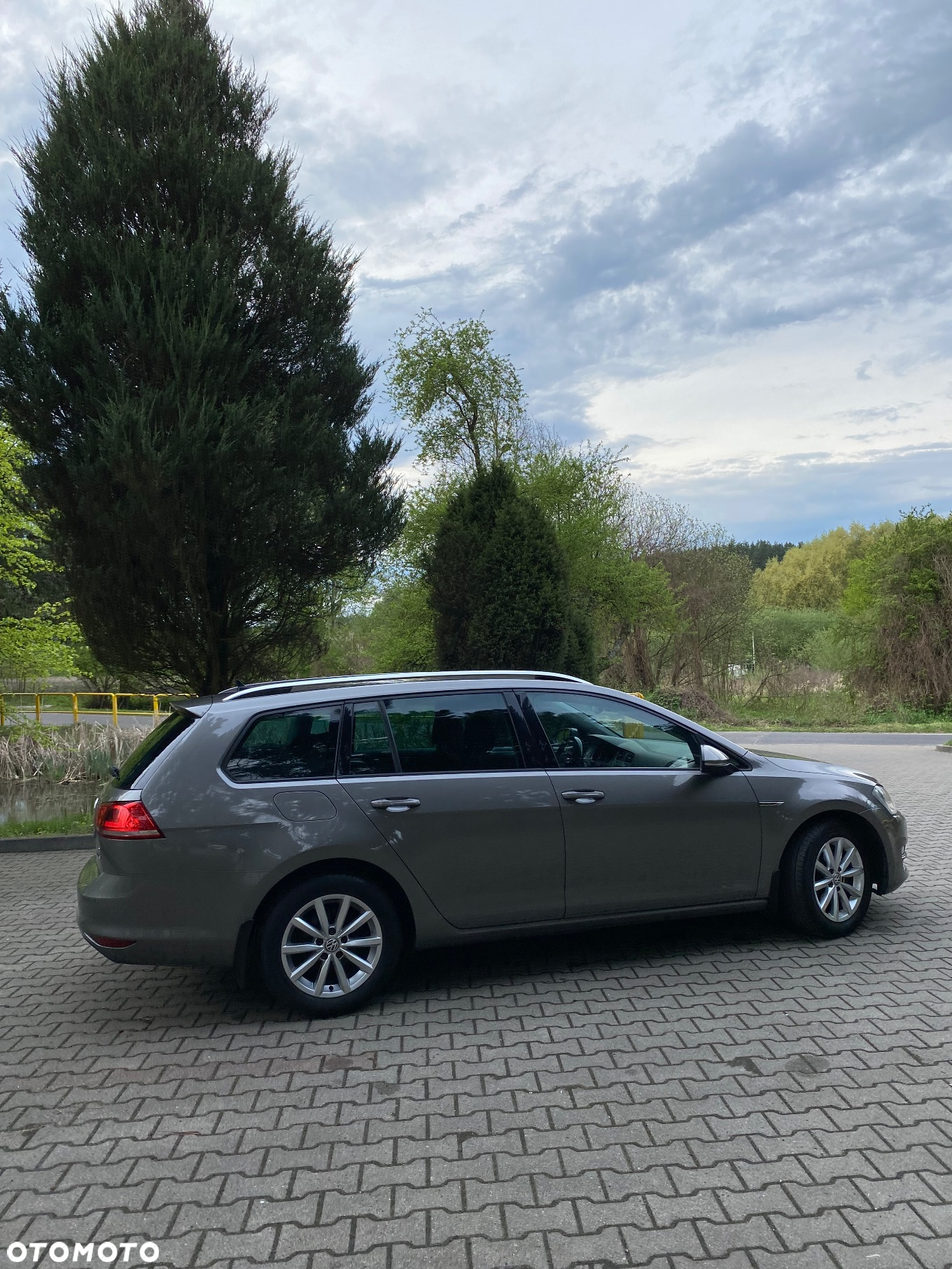 Volkswagen Golf 1.6 TDI BlueMotion Technology DSG Lounge - 10