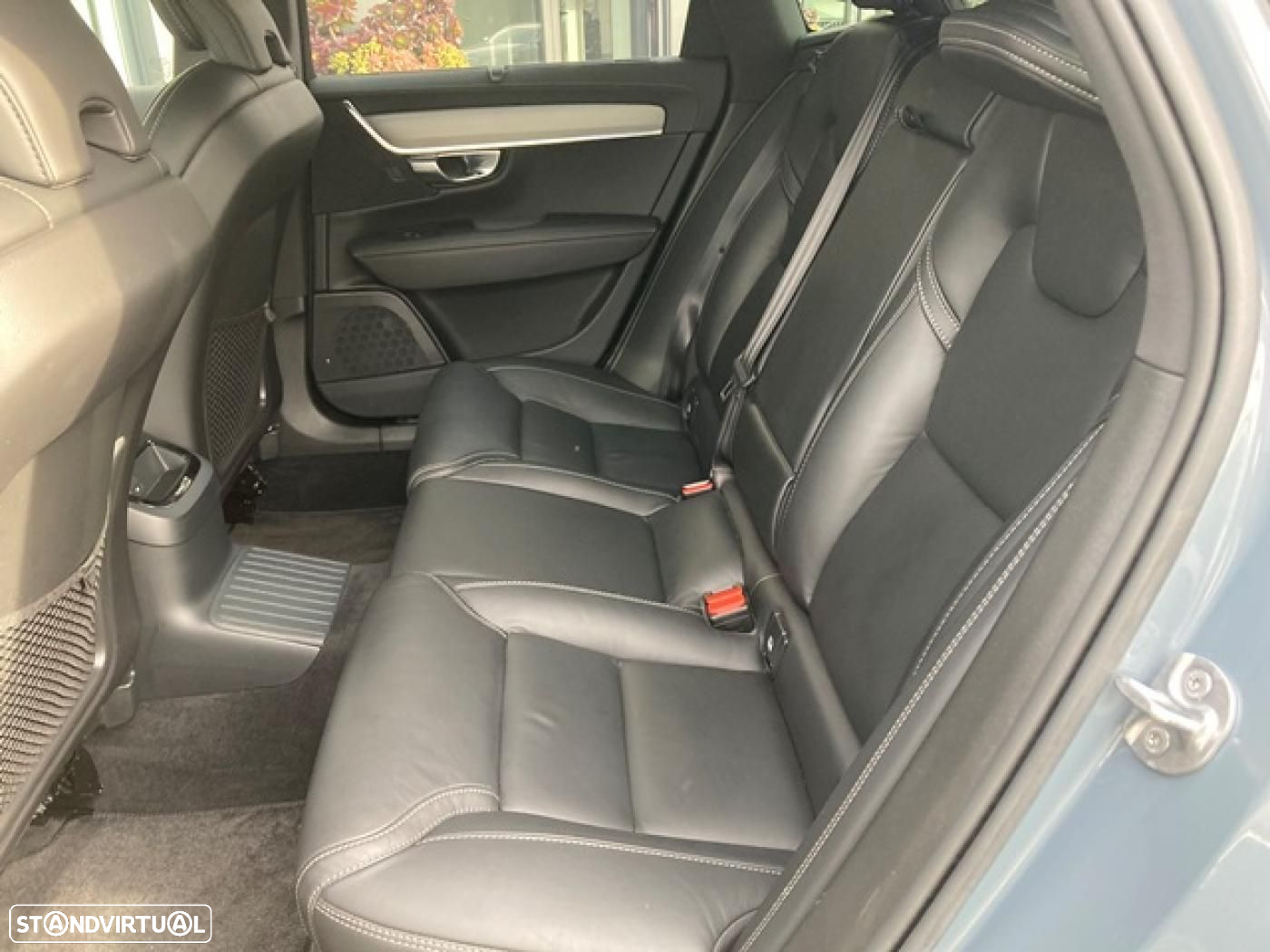 Volvo V90 2.0 T6 PHEV R-Design AWD - 39
