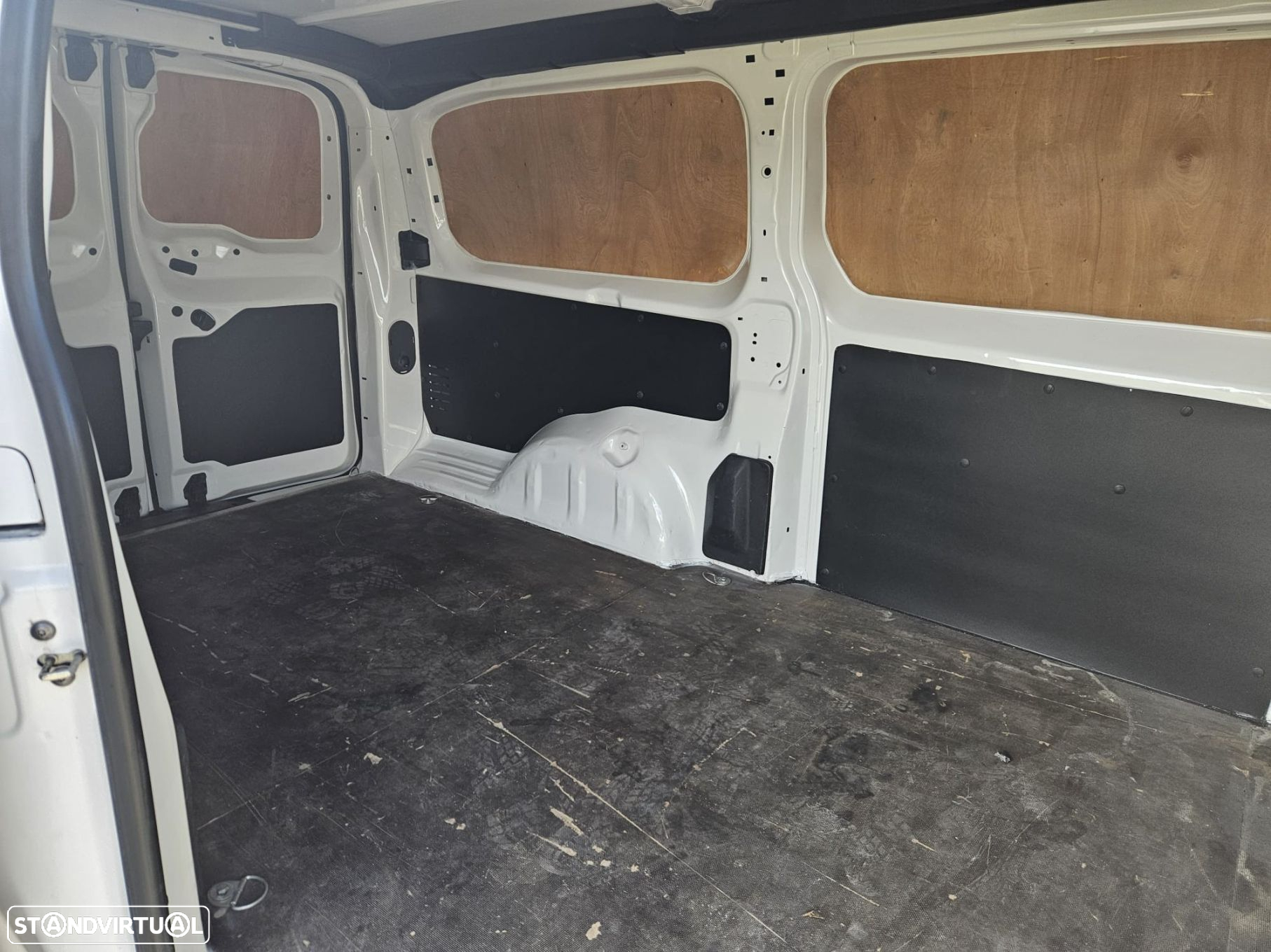 Opel Vivaro 1.5 CDTi L2H1 Essentia - 32