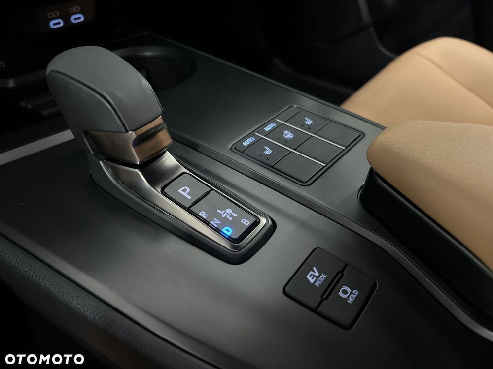 Lexus UX - 28