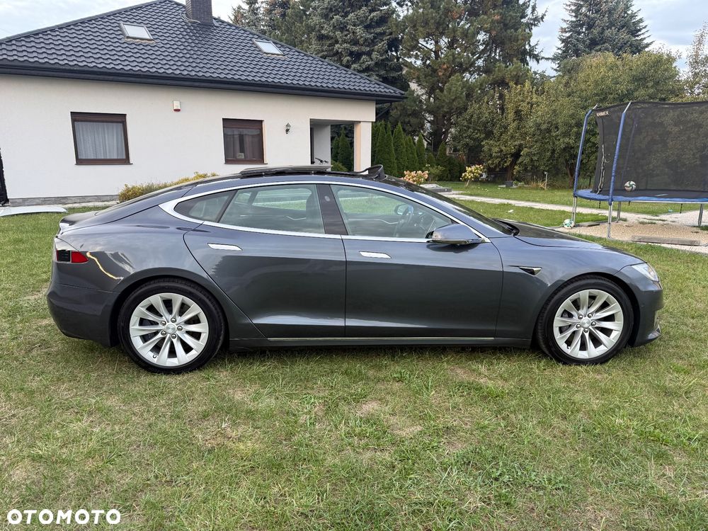 Tesla Model S - 3