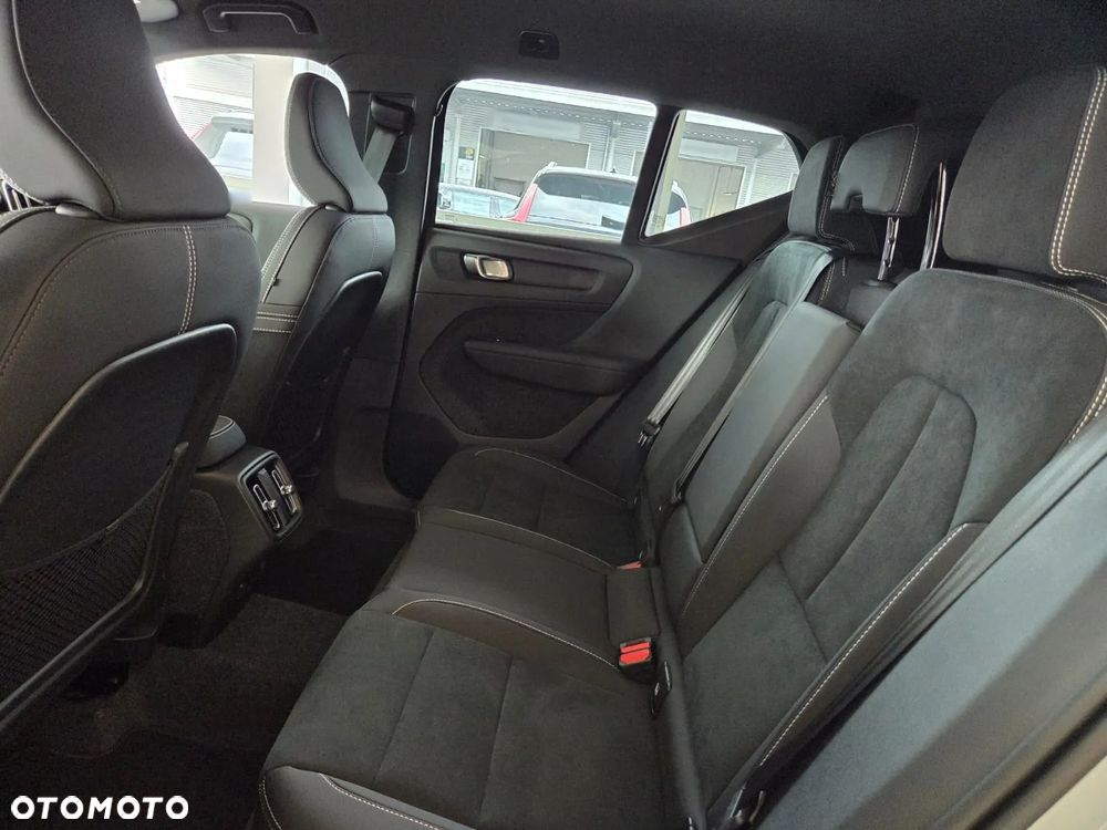 Volvo XC 40 B4 AWD Plus Dark - 20
