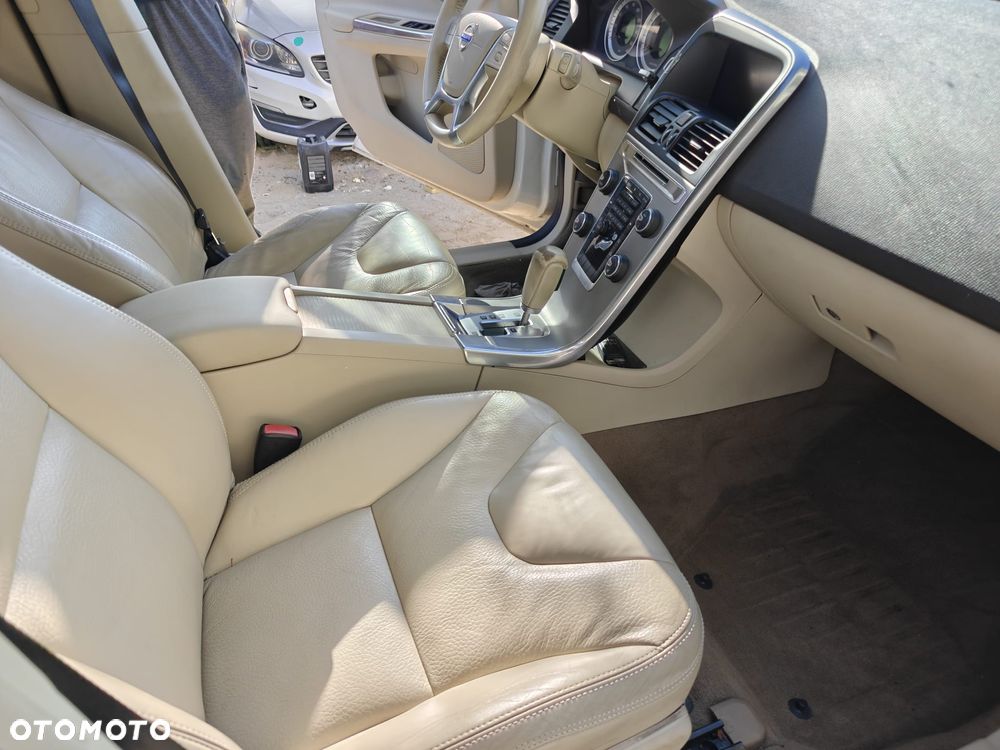 Volvo XC 60 3.2 AWD Momentum - 9