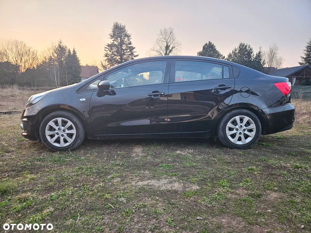 Kia Rio 1.4 L - 4