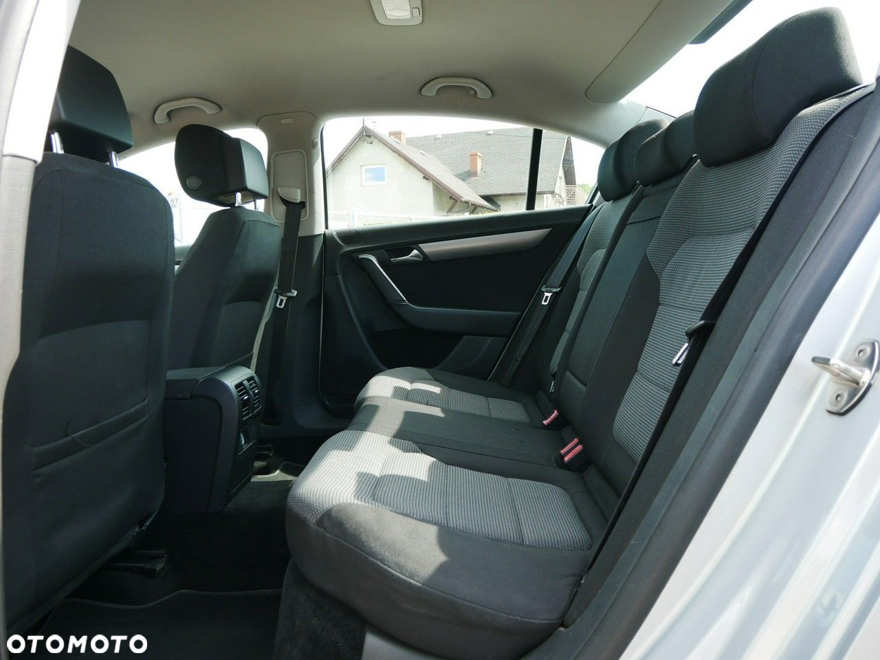 Volkswagen Passat 1.6 TDI DPF BlueMot Comfortline - 6