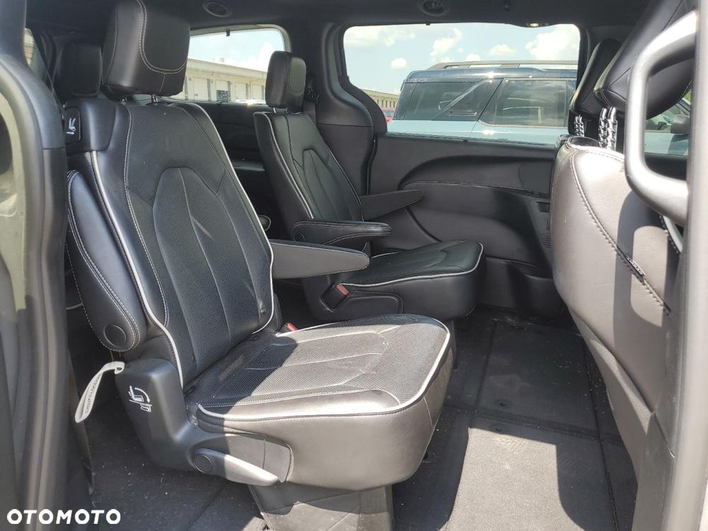 Chrysler Pacifica - 10