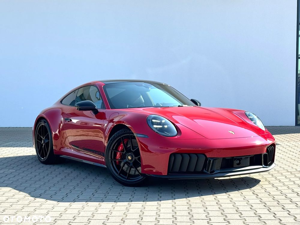 Porsche 911 Carrera 4 GTS PDK - 4