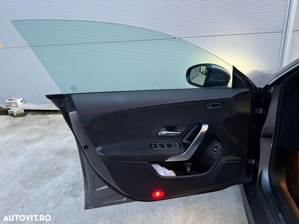 Mercedes-Benz CLA 180 7G-DCT AMG Line - 12