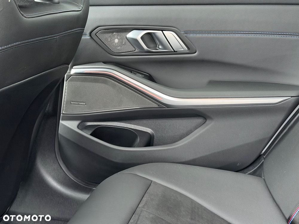 BMW Seria 3 330e PHEV M Sport - 31