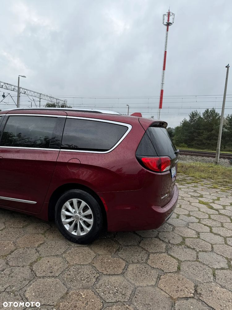 Chrysler Pacifica - 8