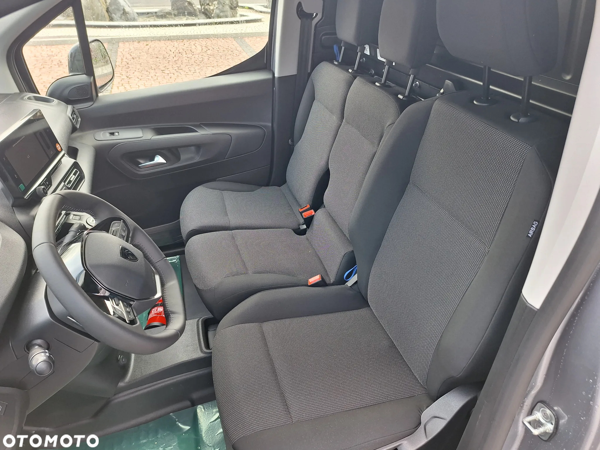 Peugeot Partner Furgon Long 950kg BlueHDi 130 KM S&S EAT8 - 15