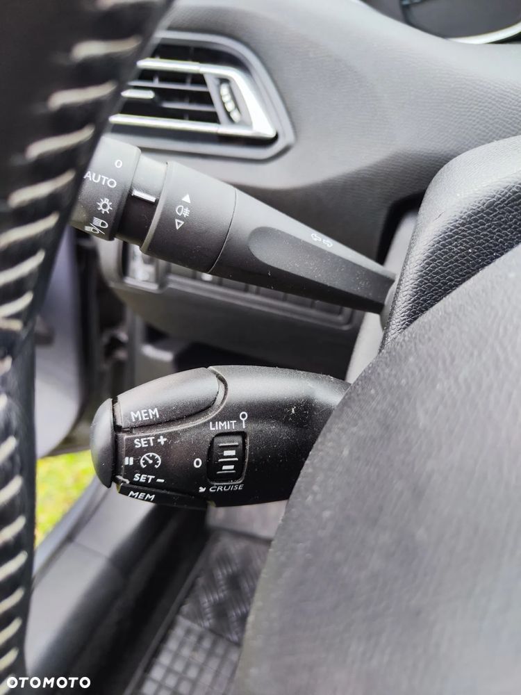 Peugeot 308 1.2 PureTech GPF Allure S&S - 13