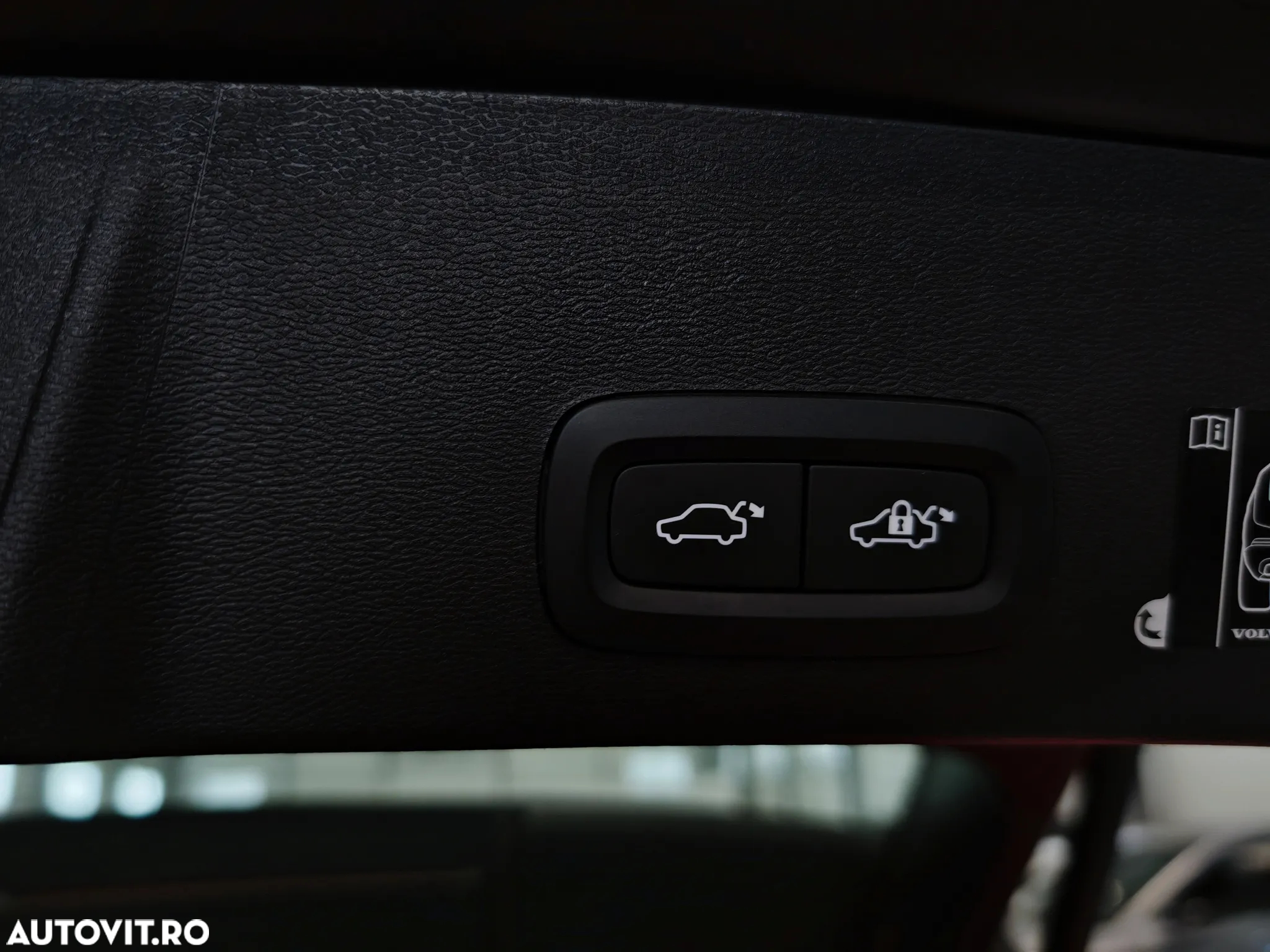 Volvo XC 40 T3 Geartronic Momentum Pro - 33