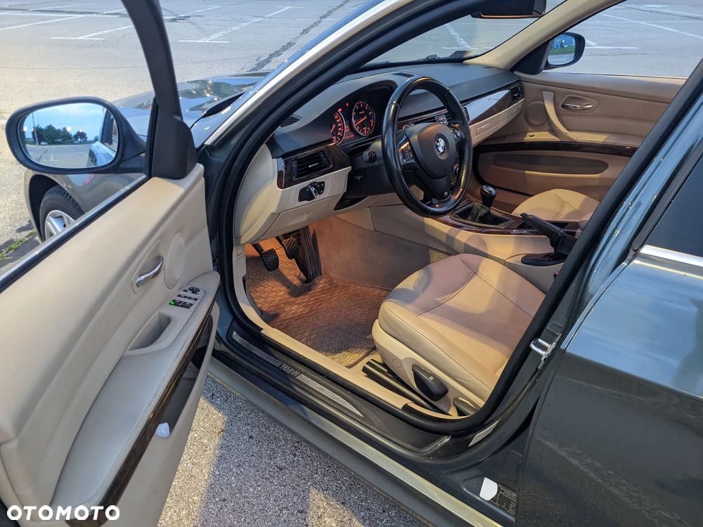 BMW Seria 3 325i - 10