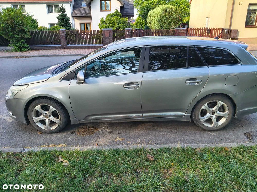 Toyota Avensis - 4
