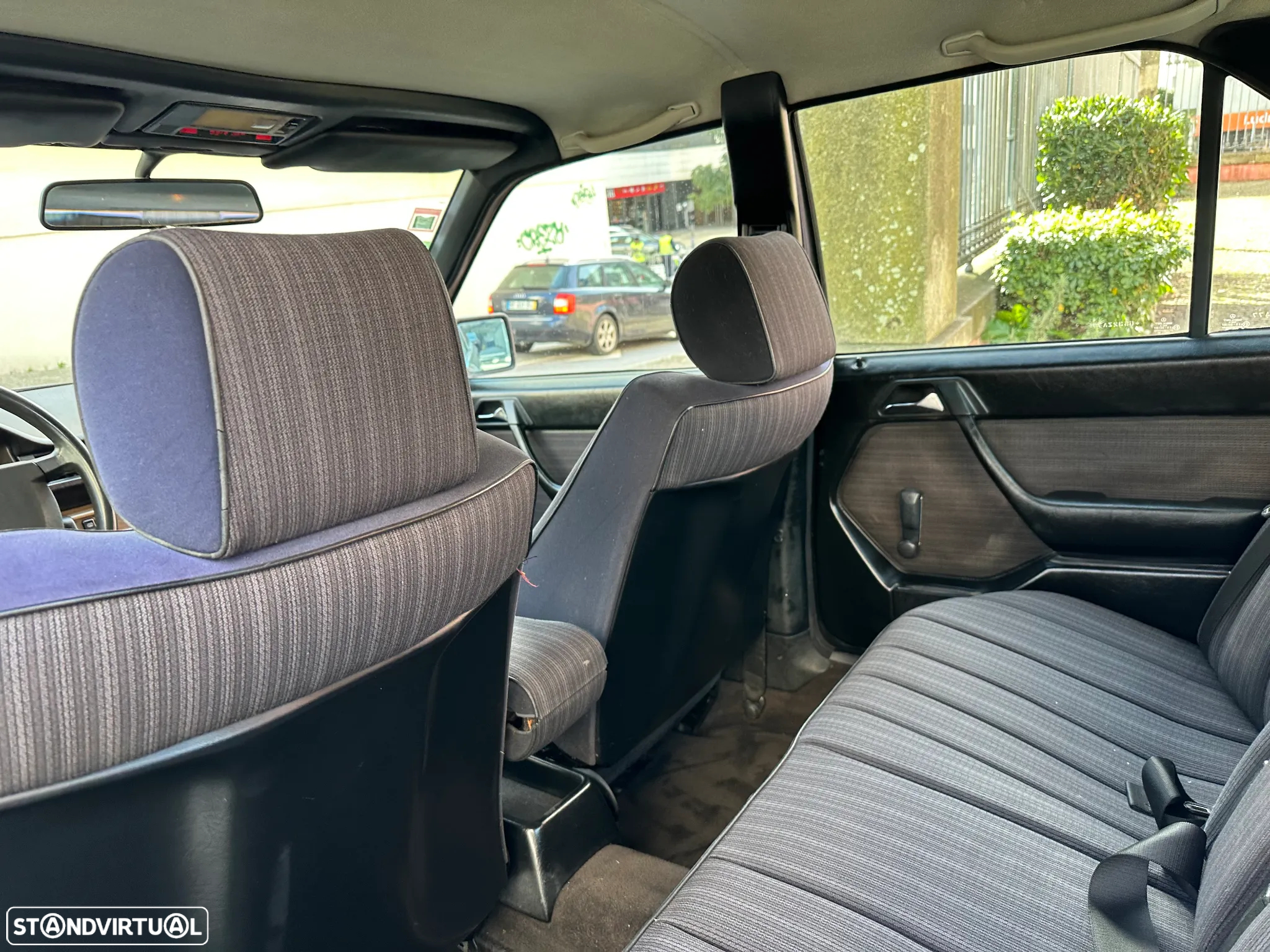 Mercedes-Benz E 230 - 21