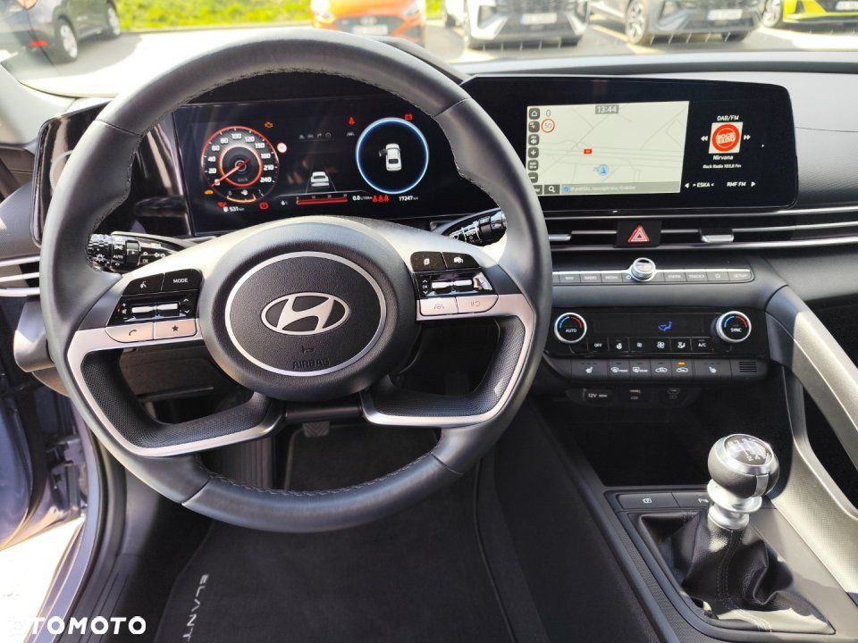 Hyundai Elantra - 10