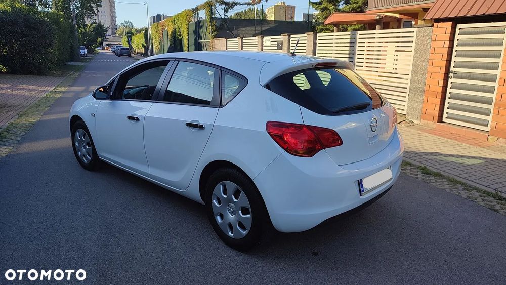 Opel Astra 1.6 Color Edition - 21