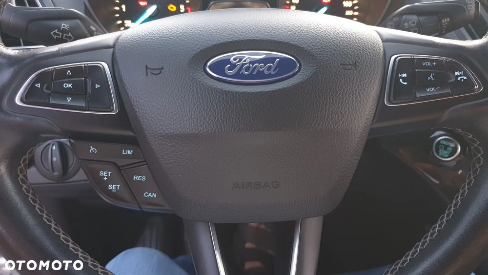 Ford Kuga 2.0 TDCi 2x4 ST-Line - 28
