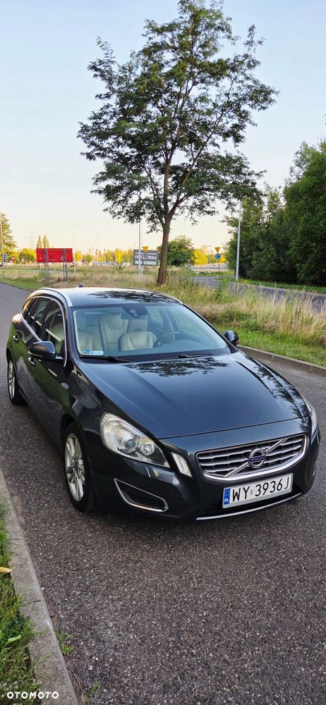 Volvo V60 D4 Summum - 1