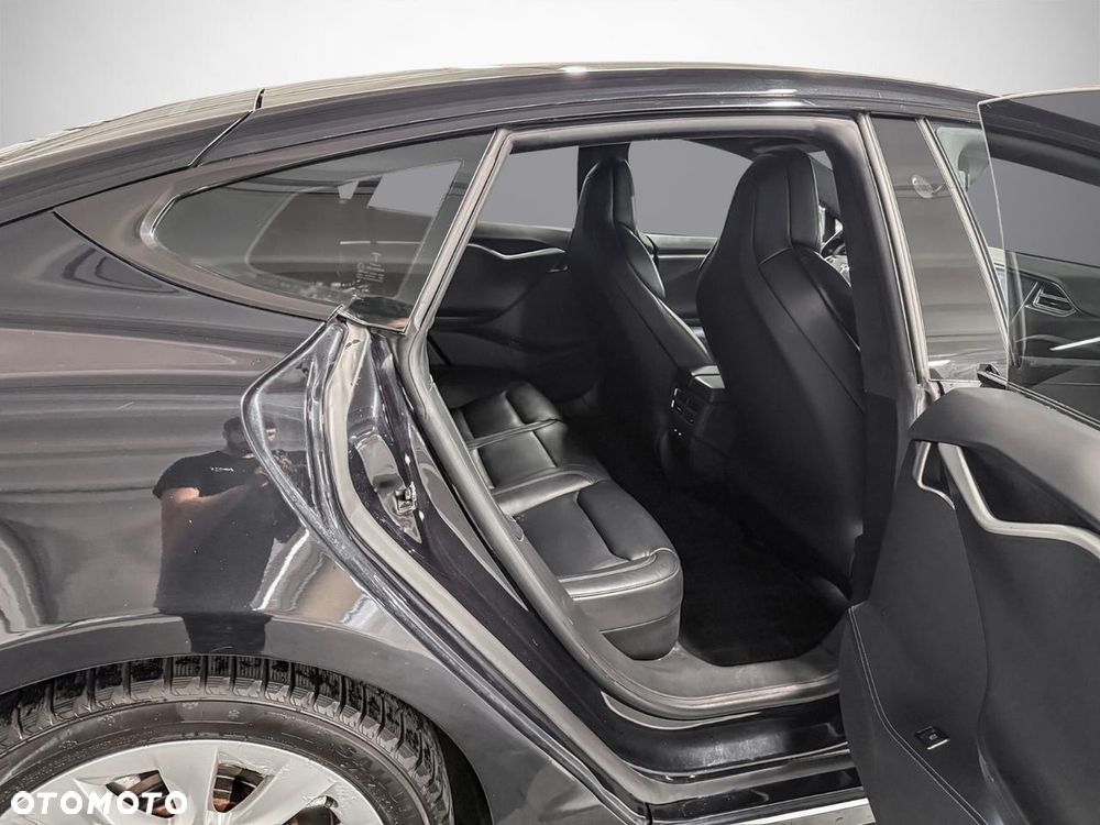 Tesla Model S - 15