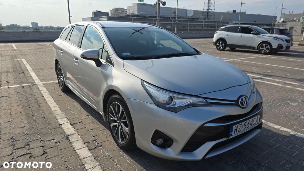 Toyota Avensis 2.0 D-4D Premium - 8
