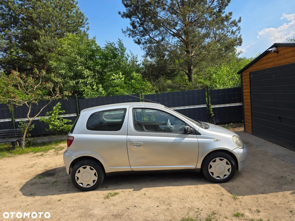 Toyota Yaris 1.0 Base - 12
